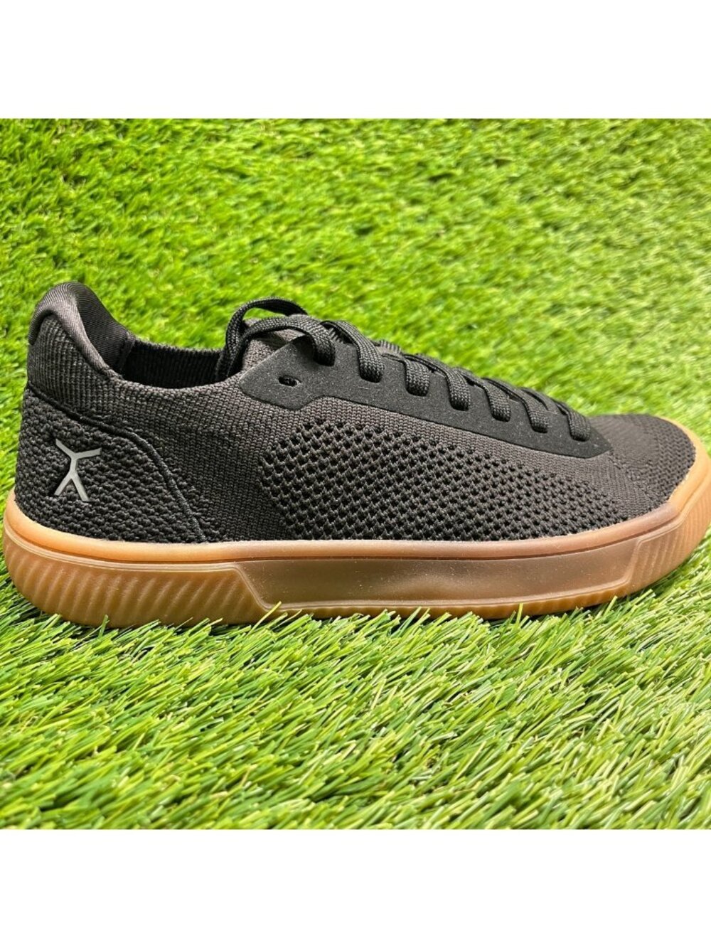 Flux Footwear Adapt Trainer Black Gum Womens Size 7 Athletic Knit Shoes Sneakers